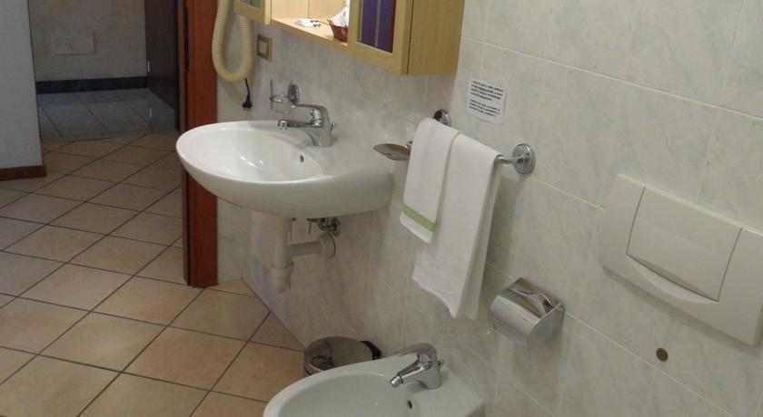 Casa Vacanze Touring Verbania Buitenkant foto