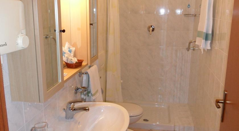 Casa Vacanze Touring Verbania Buitenkant foto