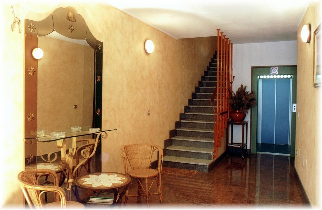 Casa Vacanze Touring Verbania Buitenkant foto